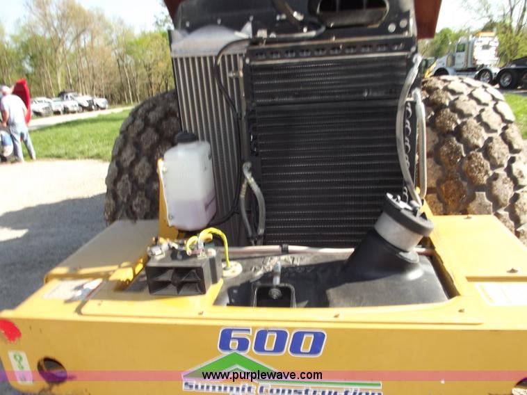 image for item B6343 2007 Caterpillar CS563E smooth drum roller with padfoot kit