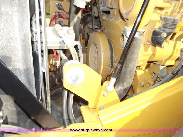 image for item B6343 2007 Caterpillar CS563E smooth drum roller with padfoot kit