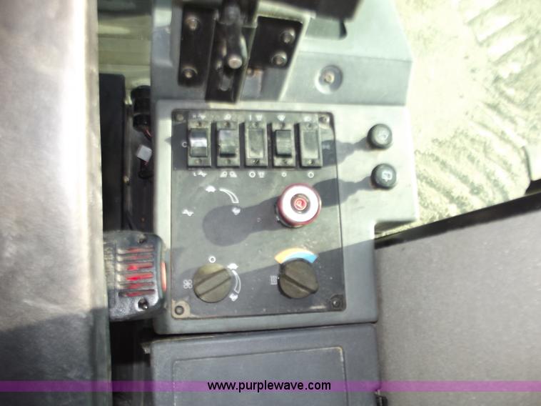 image for item B6343 2007 Caterpillar CS563E smooth drum roller with padfoot kit