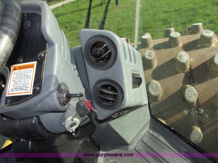 image for item B6343 2007 Caterpillar CS563E smooth drum roller with padfoot kit