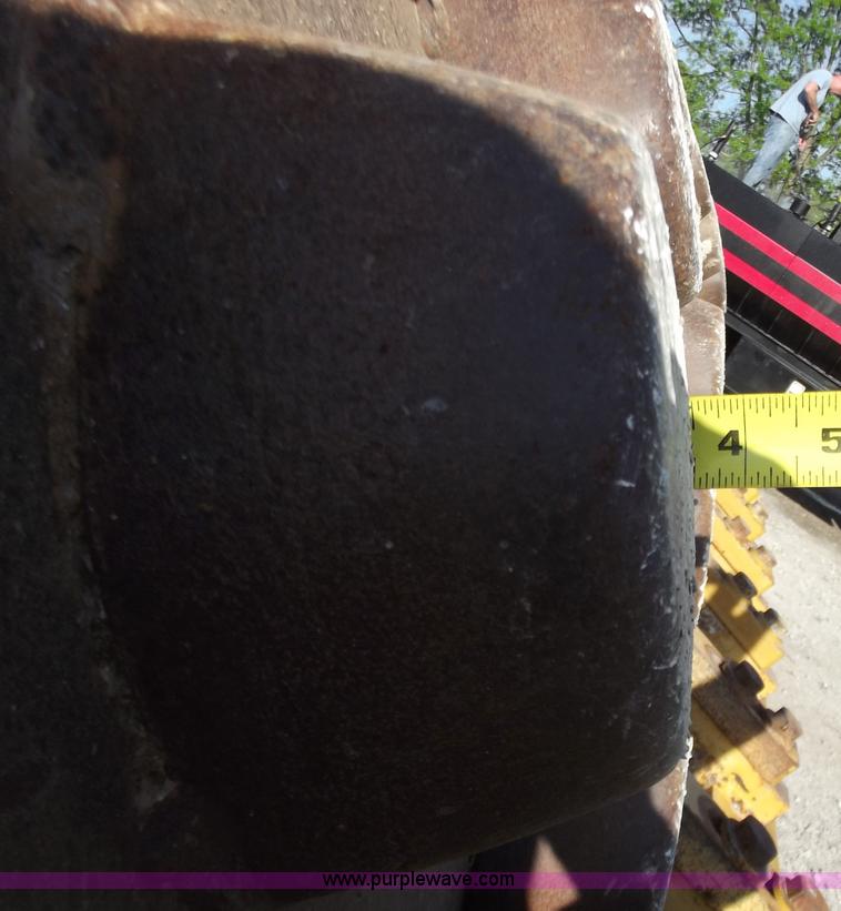 image for item B6343 2007 Caterpillar CS563E smooth drum roller with padfoot kit