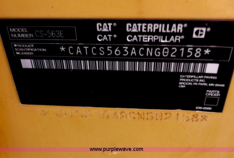 image for item B6343 2007 Caterpillar CS563E smooth drum roller with padfoot kit