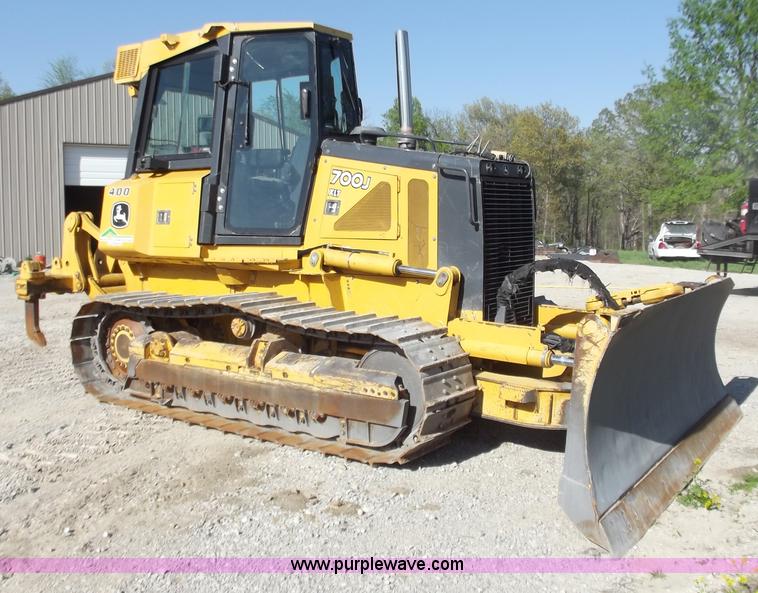 image for item B6345 2005 John Deere 700J XLT dozer