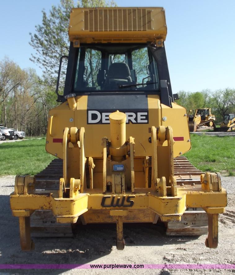 image for item B6345 2005 John Deere 700J XLT dozer