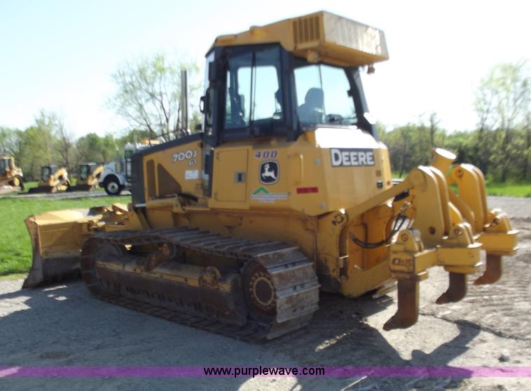 image for item B6345 2005 John Deere 700J XLT dozer