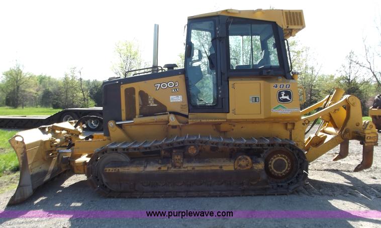 image for item B6345 2005 John Deere 700J XLT dozer