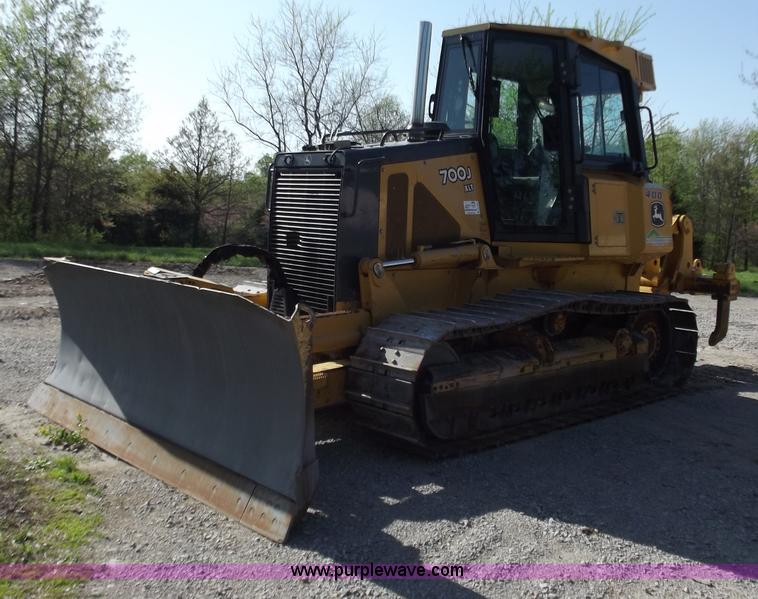image for item B6345 2005 John Deere 700J XLT dozer