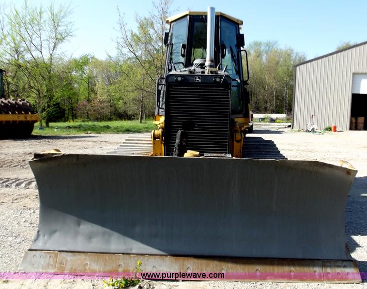 image for item B6345 2005 John Deere 700J XLT dozer