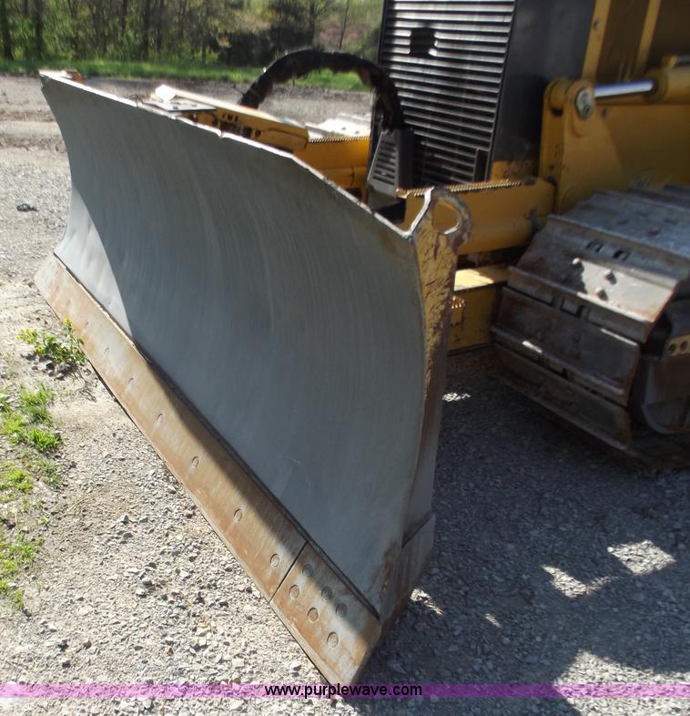 image for item B6345 2005 John Deere 700J XLT dozer