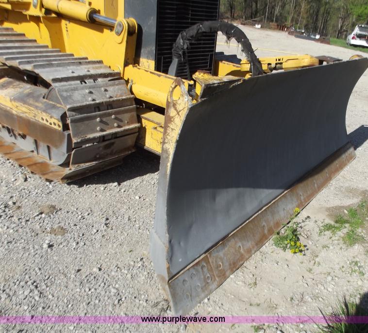 image for item B6345 2005 John Deere 700J XLT dozer