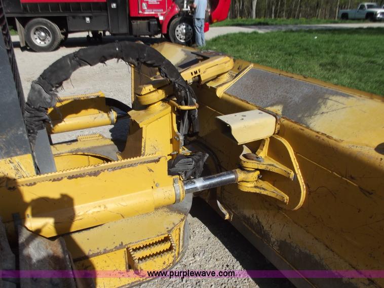 image for item B6345 2005 John Deere 700J XLT dozer