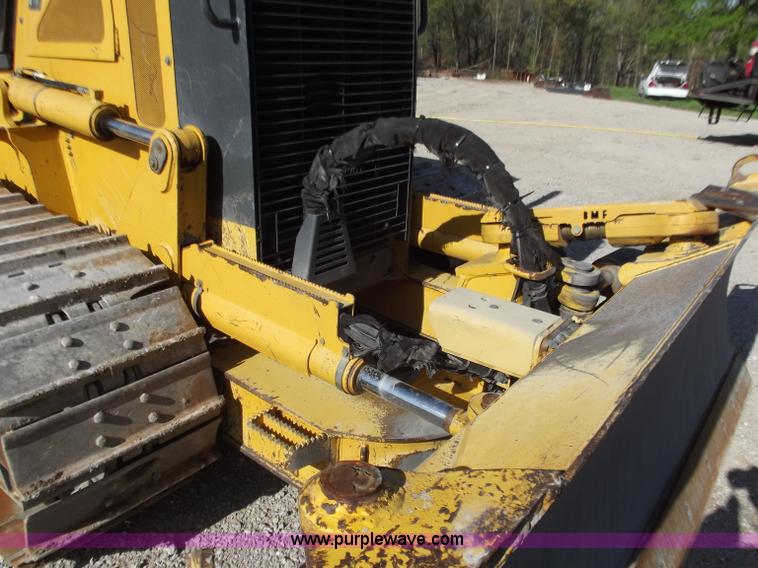 image for item B6345 2005 John Deere 700J XLT dozer