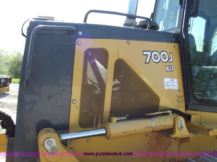 image for item B6345 2005 John Deere 700J XLT dozer