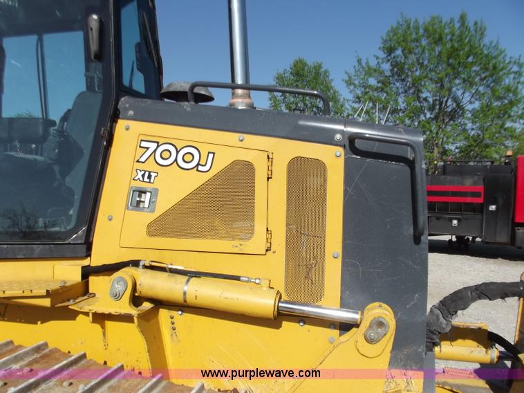 image for item B6345 2005 John Deere 700J XLT dozer