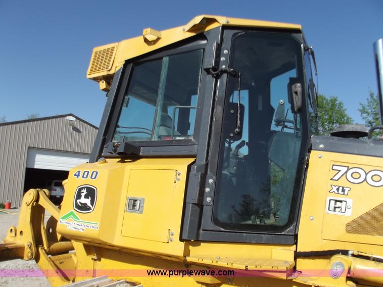 image for item B6345 2005 John Deere 700J XLT dozer