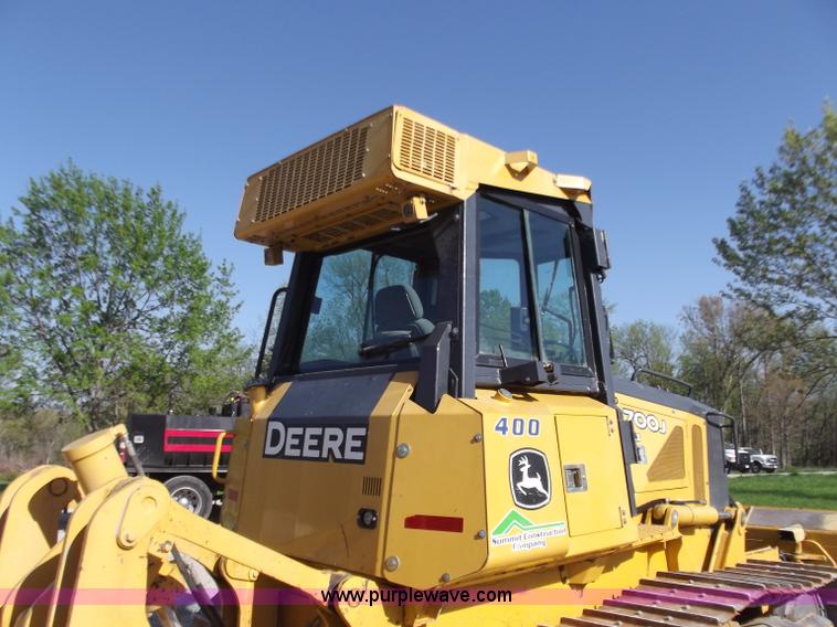 image for item B6345 2005 John Deere 700J XLT dozer
