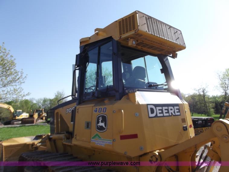 image for item B6345 2005 John Deere 700J XLT dozer