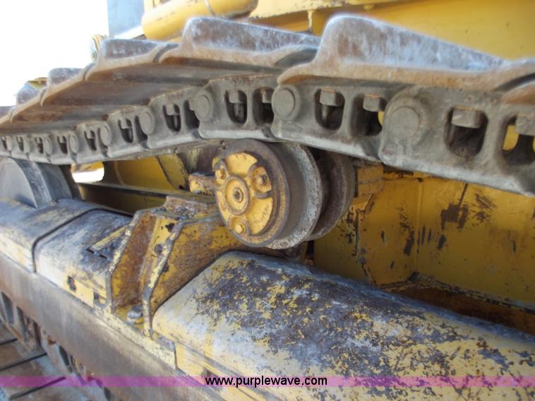 image for item B6345 2005 John Deere 700J XLT dozer