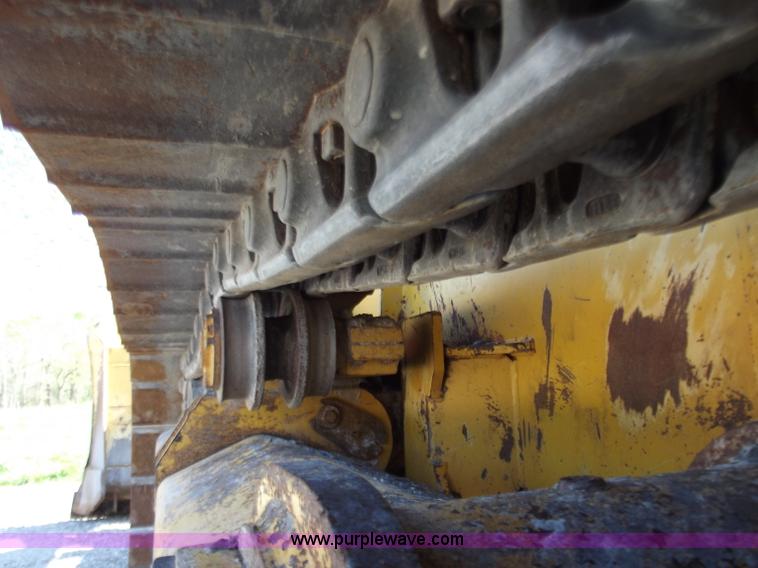 image for item B6345 2005 John Deere 700J XLT dozer