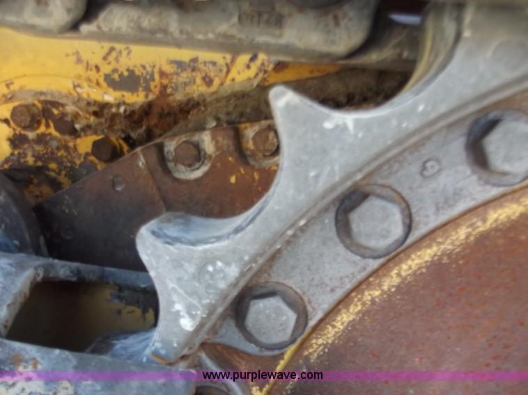 image for item B6345 2005 John Deere 700J XLT dozer