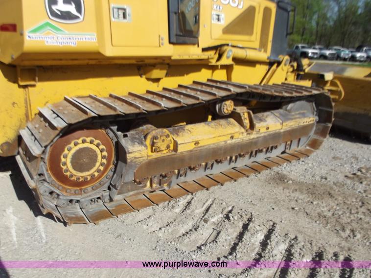image for item B6345 2005 John Deere 700J XLT dozer