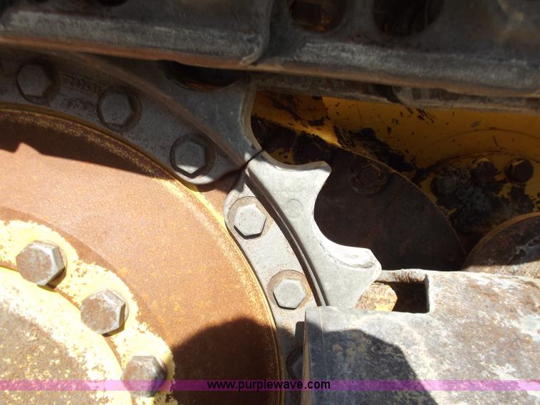 image for item B6345 2005 John Deere 700J XLT dozer