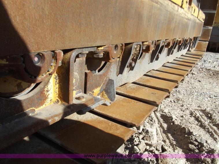 image for item B6345 2005 John Deere 700J XLT dozer