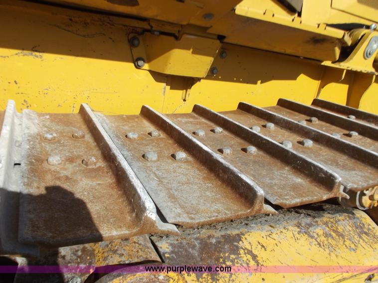 image for item B6345 2005 John Deere 700J XLT dozer