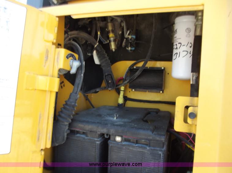 image for item B6345 2005 John Deere 700J XLT dozer