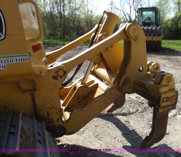 image for item B6345 2005 John Deere 700J XLT dozer