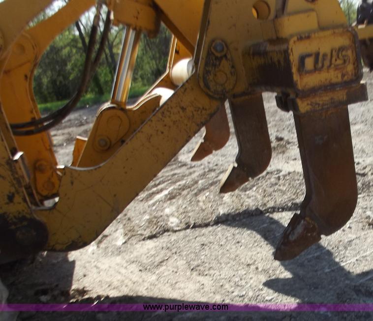 image for item B6345 2005 John Deere 700J XLT dozer