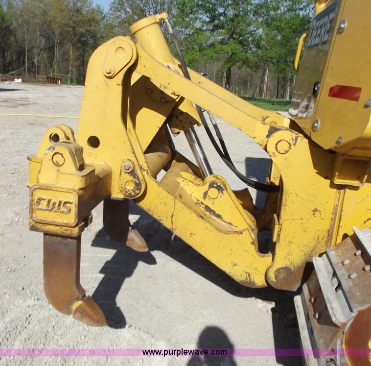 image for item B6345 2005 John Deere 700J XLT dozer