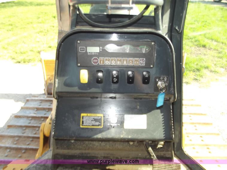 image for item B6345 2005 John Deere 700J XLT dozer