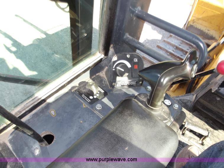 image for item B6345 2005 John Deere 700J XLT dozer