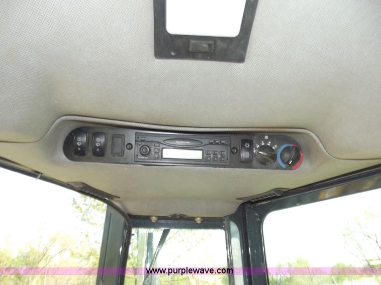 image for item B6345 2005 John Deere 700J XLT dozer