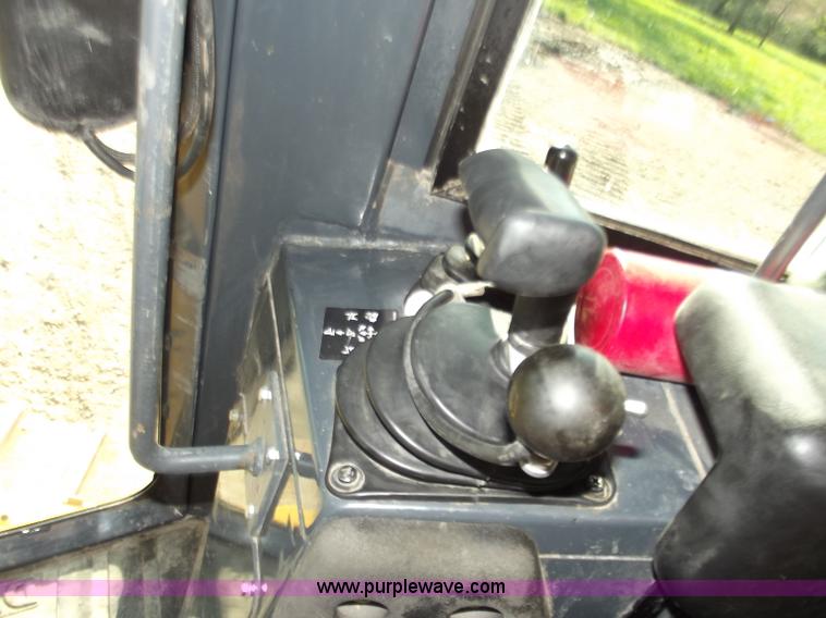 image for item B6345 2005 John Deere 700J XLT dozer