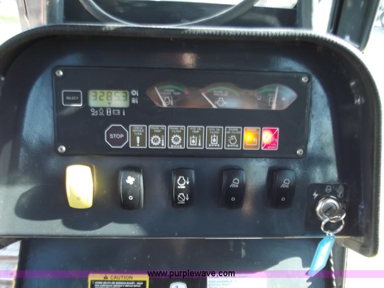 image for item B6345 2005 John Deere 700J XLT dozer