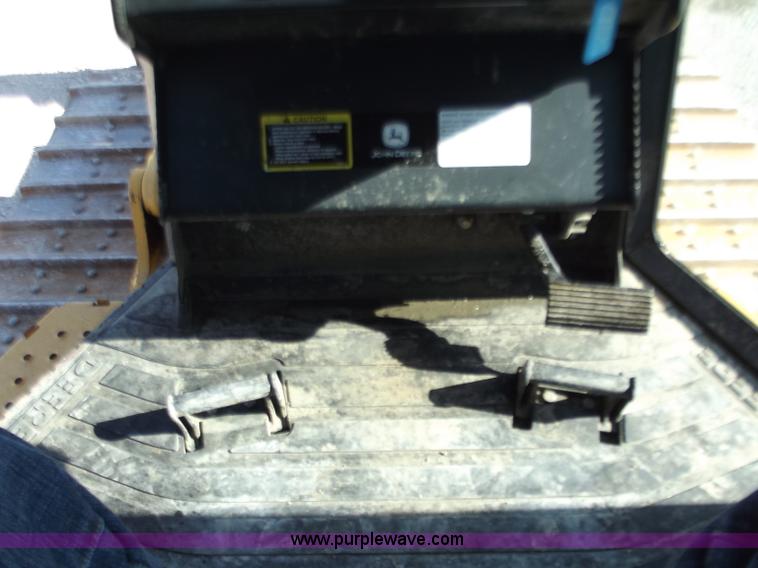 image for item B6345 2005 John Deere 700J XLT dozer