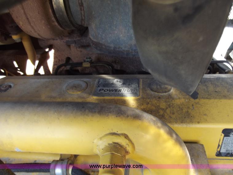 image for item B6345 2005 John Deere 700J XLT dozer