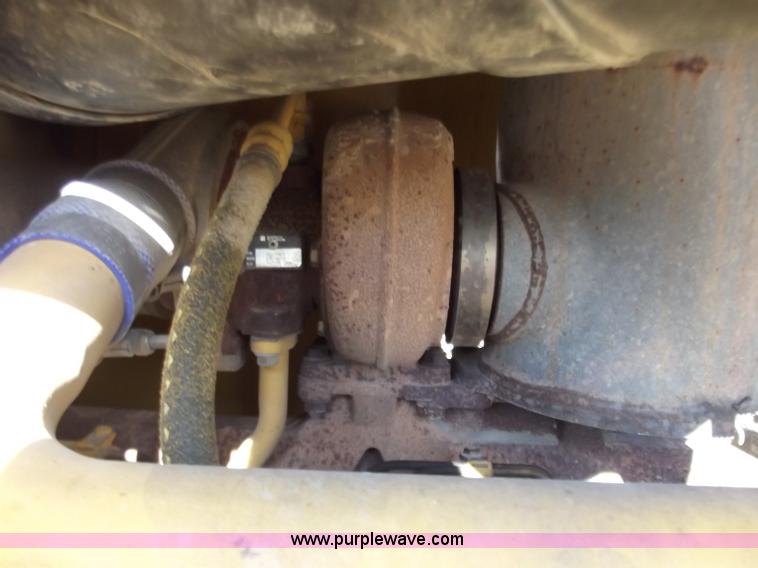 image for item B6345 2005 John Deere 700J XLT dozer