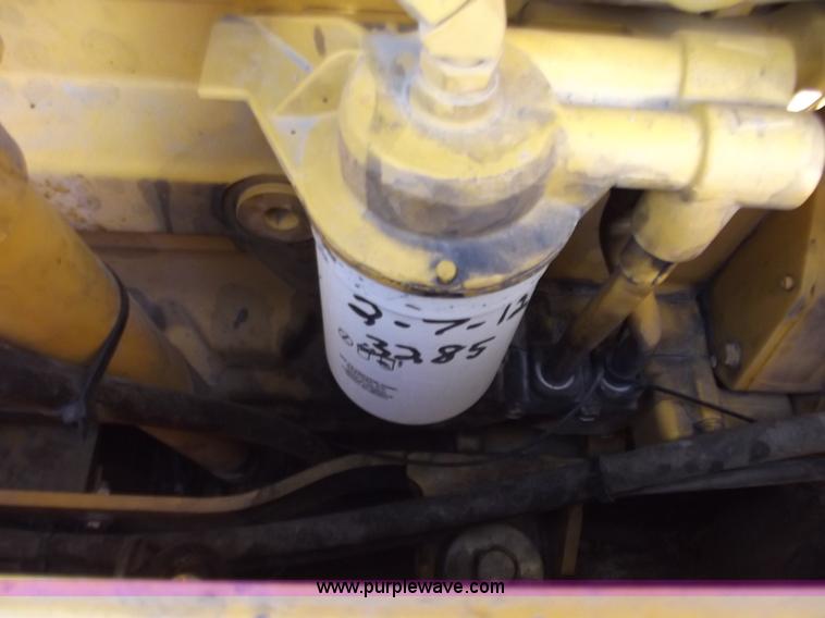 image for item B6345 2005 John Deere 700J XLT dozer