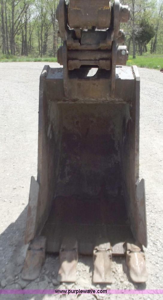 image for item B6346 2004 Komatsu PC270LC-7L excavator