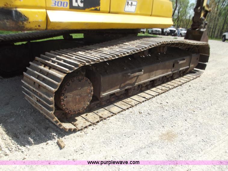 image for item B6346 2004 Komatsu PC270LC-7L excavator