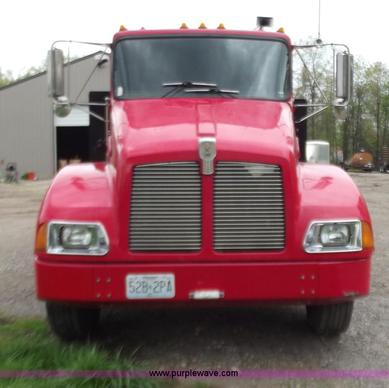 image for item B6349 1997 Kenworth service truck