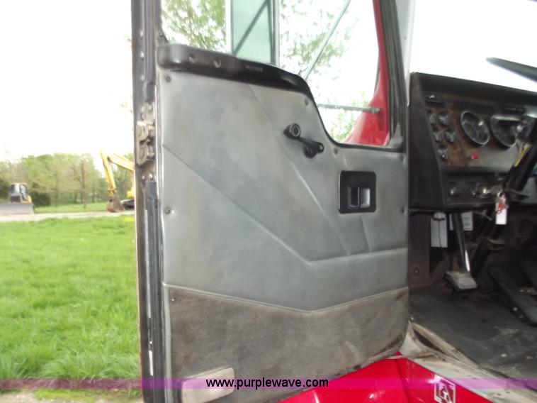 image for item B6349 1997 Kenworth service truck