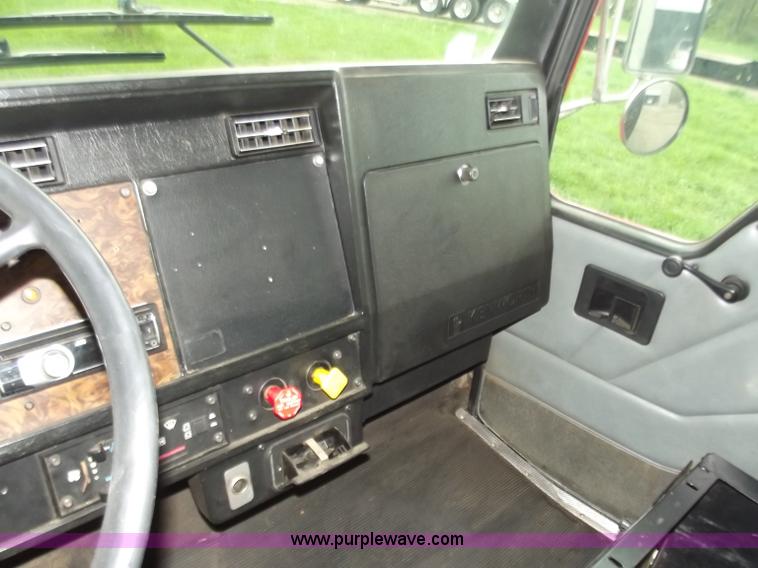 image for item B6349 1997 Kenworth service truck