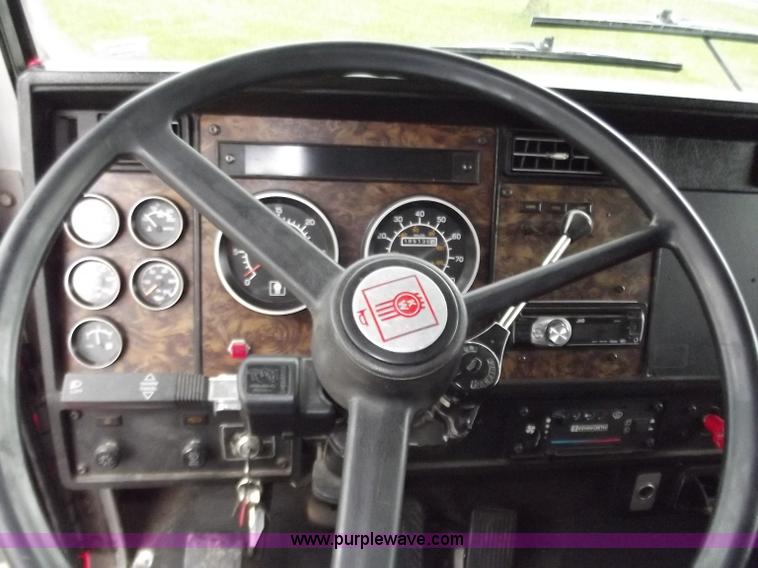 image for item B6349 1997 Kenworth service truck