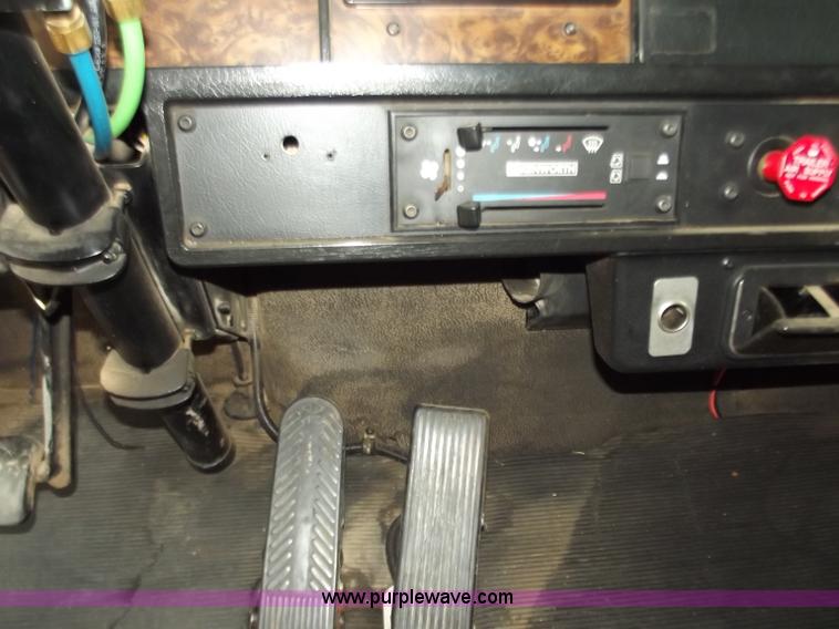 image for item B6349 1997 Kenworth service truck