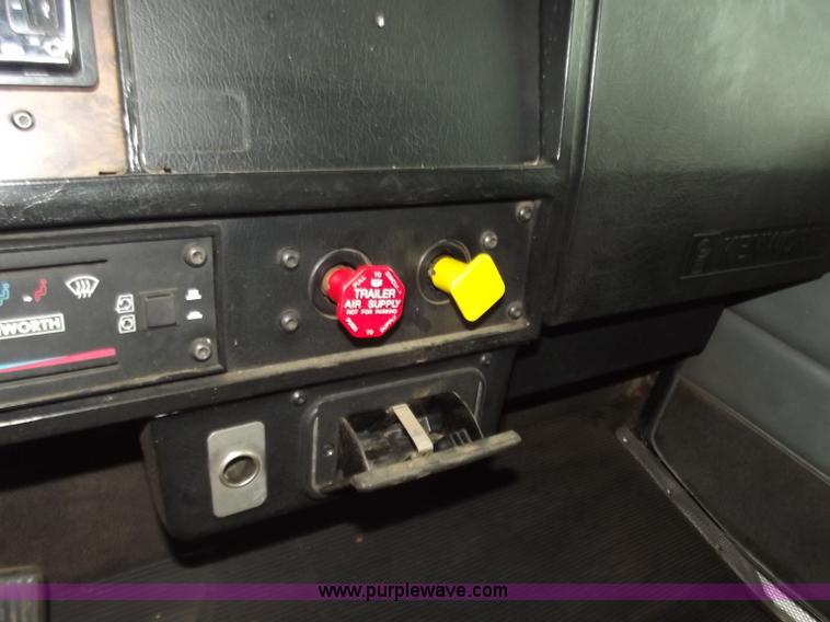 image for item B6349 1997 Kenworth service truck