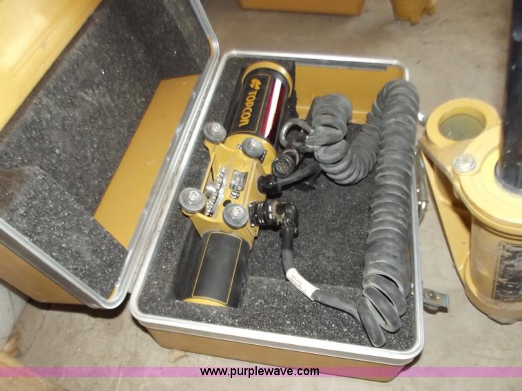 image for item B6353 TopCon TrackerJack laser reviewer